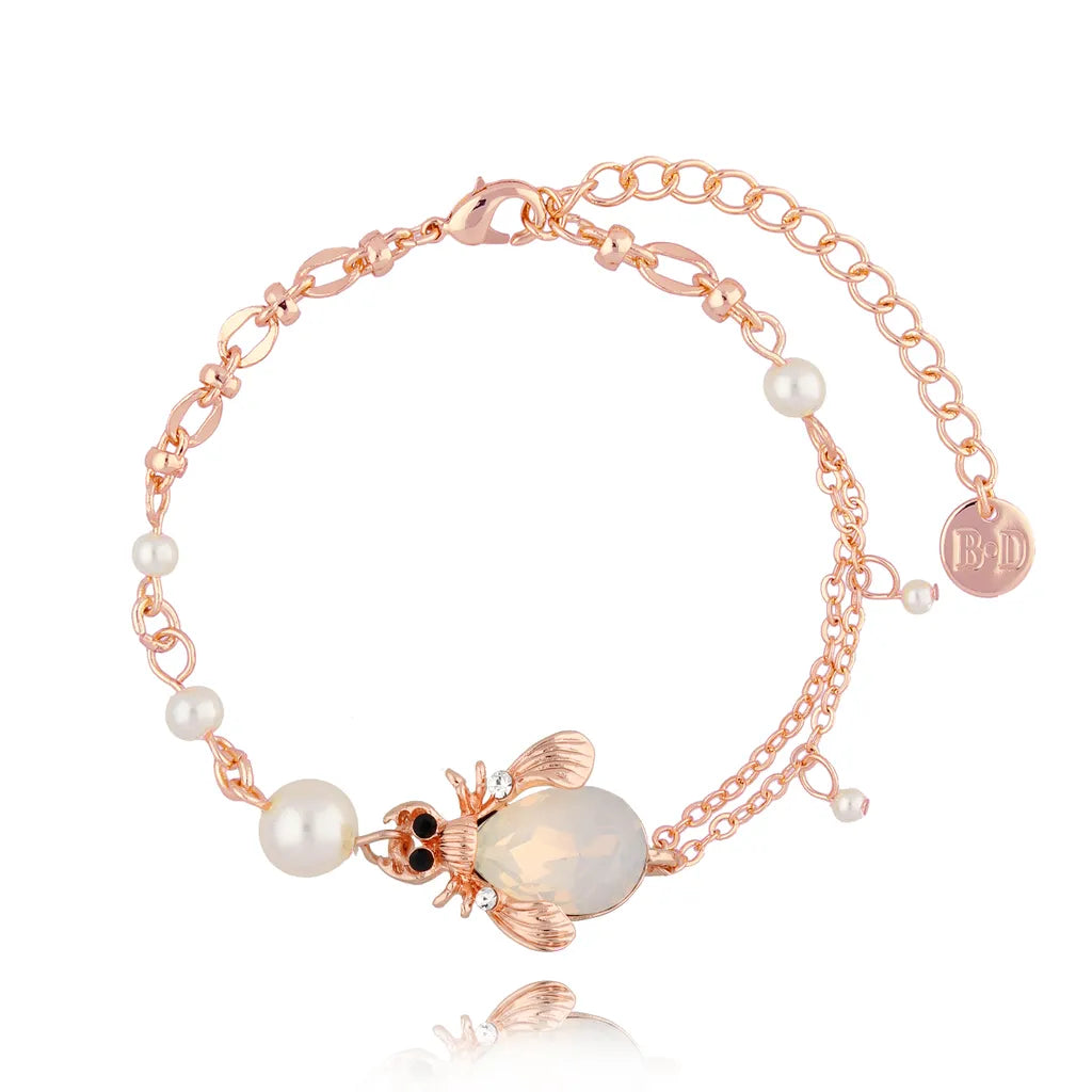 Bracelet with Milky Beetle and Pearls (Morning Dew)